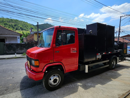 Mb 710 4x2 Caminhão Comboio Lubrificante 2011 5812252