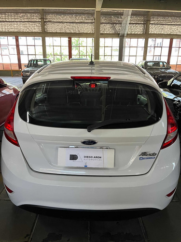 Imagen 19 de 19 de Ford Fiesta 1.6 Kinetic Titanium