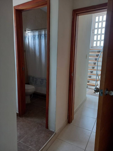 Casa 3 Niveles En Venta En Urbanizacion Jardin Mañongo Naguanagua Carabobo. St