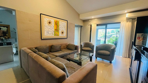 Venta Casa De Categoría En Barrio Dalvian