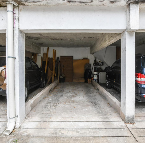 Casa De Pasillo En Venta De 4 Dormitorios Con Parrillero Y Cochera Centro