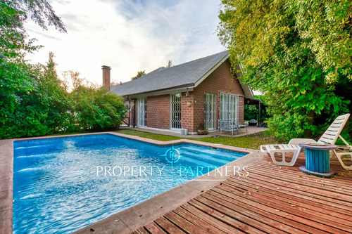 Venta De Casa Con Gran Terreno En Tranquila Calle ...