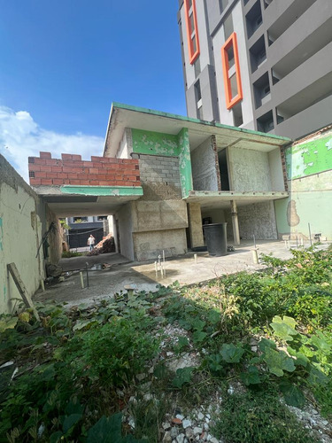 Se Vende Casa A Remodelar. Urb La Soledad 