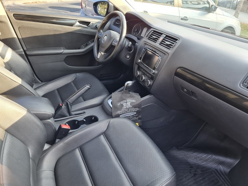 Imagen 20 de 22 de Volkswagen Vento 2013 2.5 Luxury 170cv Tiptronic