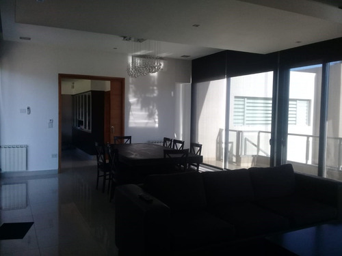 Casa En Alquiler Ubicado En Centro (villa Carlos Paz), Punilla, Córdoba