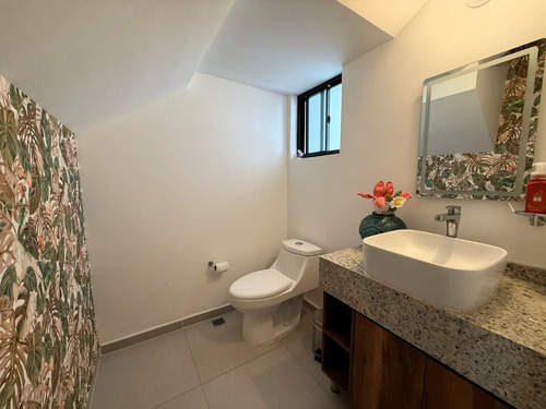 Casa En Renta En Zibata Con Roof Garden Con Vista Al Valle Rahqro