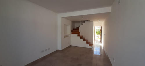 Imagen 5 de 11 de Duplex En Barrio Pórtico Del Sol