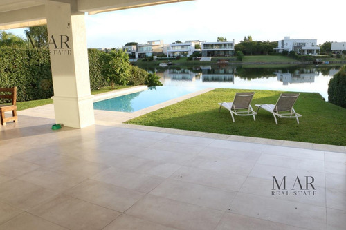 Imagen 16 de 30 de Imponente Casa En Venta Al Lago En Barrio Los Lagos Nordelta. 4 Dormitorios.