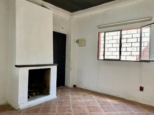 Venta De Casa, Ph 2 Dorm Y Patio- Perez Castellano