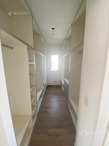 Imagen 15 de 22 de Casa En Venta En El Canton - Maroto Propiedades