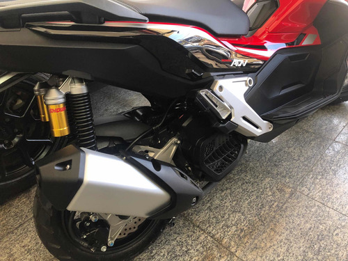 Imagem 7 de 10 de Honda Adv