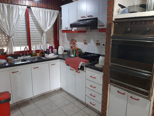 Casa En Venta - 3 Dormitorios 2 Baños - 330 Mts2 - Hurlingham, Buenos Aires