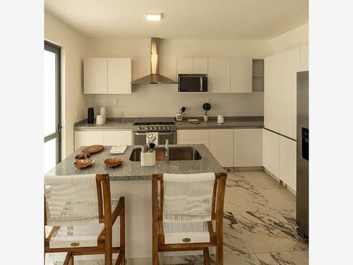 Imagen 2 de 18 de Casa En Venta De 3 Niveles, 3 Recámaras Con Roof Garden En B