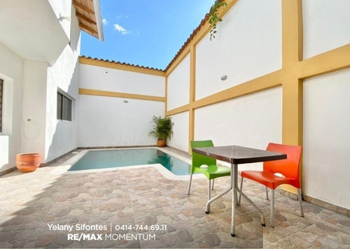 Imagen 2 de 10 de Casa Con Piscina En Pueblo Nuevo