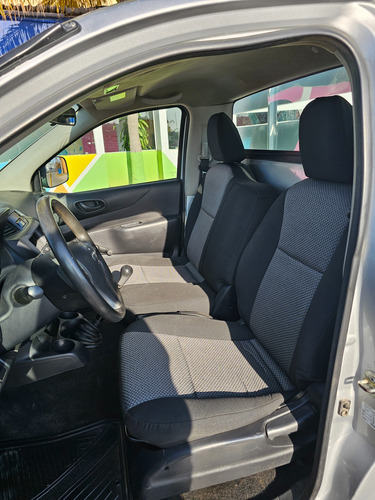 Nissan Estacas Np300