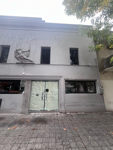Alquiler Local Comercial Por Punta Carretas De 120m2