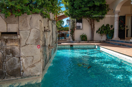 Casa De Lujo En Venta En Ajijic Con Alberca Y Terraza Con Vista A La Laguna