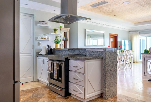 Lujo, Exclusividad Y Elegancia En Cap Cana. Apartamento Con Vista A La Marina Y Acceso A Playa Privada