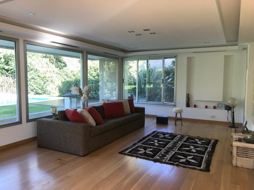 Imagen 5 de 17 de Casa Venta 5 Amb. Parque Y Pileta B Cerrado Casco Leloir