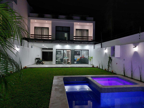 Casa Con Alberca Y Seguridad En Fraccionamiento De Tequesquitengo