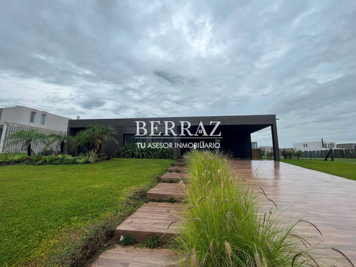 Casa En Venta En Barrio La Calesa Pilará Pilar Lote De 955 M2