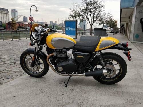 Moto Triumph Street Cup 900