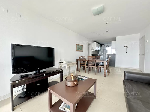 Apartamento De Dos Dormitorios Con Parillero En Alquiler Anual, Playa Mansa.