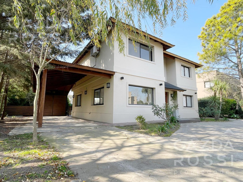 Hermosa Propiedad Con Piscina A La Venta En Barrio Privado El Centauro, Canning