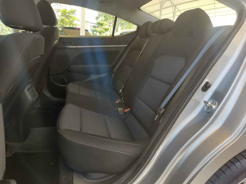 Imagen 10 de 15 de Hyundai Elantra 2017 4p Gls Premium L4/2.0 Aut