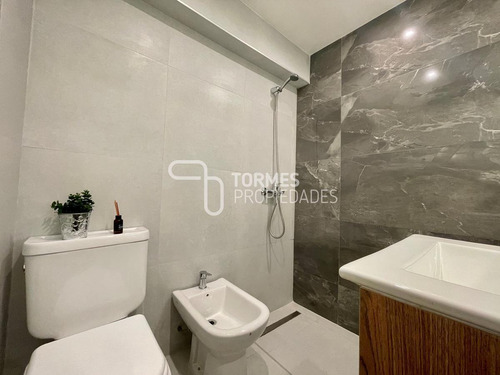 Imagen 28 de 30 de Tour Virtual Departamento Venta 2 Ambientes Reciclado Con Balcón Corrido ~ Macrocentro Mar Del Plata