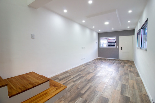 Venta Departamento Tipo Casa De Tres Ambientes En Bernal
