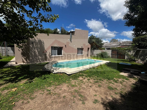 Casa 4 Dormitorios Con Pileta En Venta - Calle 30 E/ 43 Y 45, Barrio Poggio - General Belgrano.