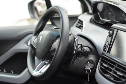 Peugeot 208 1.6 16v Active Pack Flex Aut. 5p