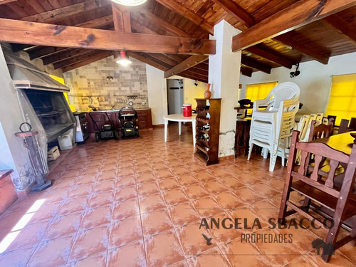 Quinta En Venta En Barrio, Parque Exaltación.
