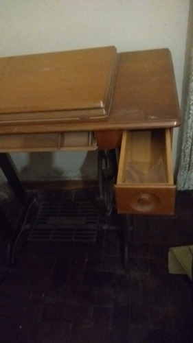 Pie De Maquina De Coser Y Mueble Antiguo (no Envío) (Usado)