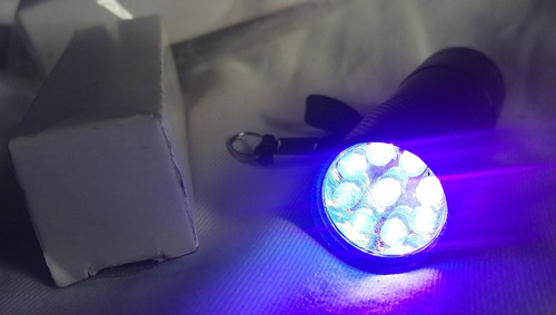 Mini Linterna Led De Mano Con Luz Ultravioleta + Uv + Black