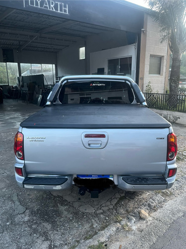 Mitsubishi L200 3.2 Triton Hpe Cab. Dupla 4x4 4p