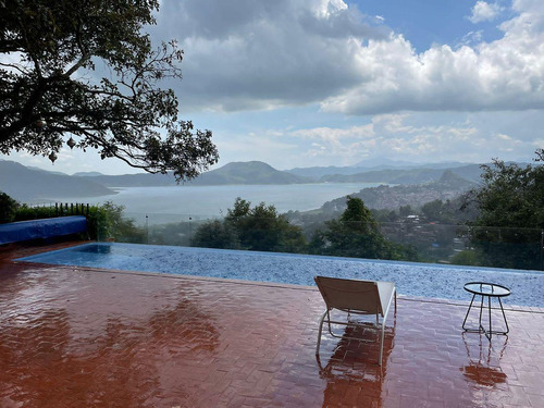 Casa En Venta Con Hermosa Vista Al Lago, Valle De Bravo