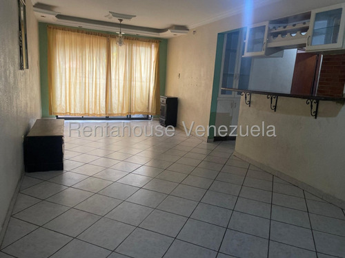 Ms Cómodo Apartamento De 3 Habitaciones, Con Closet, Tanque De Agua Y Bomba De Agua, Balcón Cerca Del Portón , Excelente Condominio Y Vigilancia Cerca De La Ujap . Semi Amoblado. Poblado San Diego