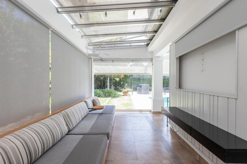 Casa De 5 Dormitorios En Venta En Solar Del Bosque. Canning-ezeiza-san Vicente.