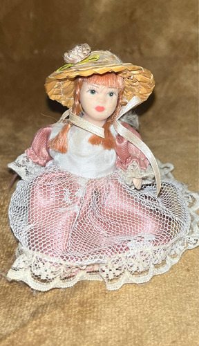Muñeca De Porcelana Antigua De Colección Vestimenta Hermosa (Usado)
