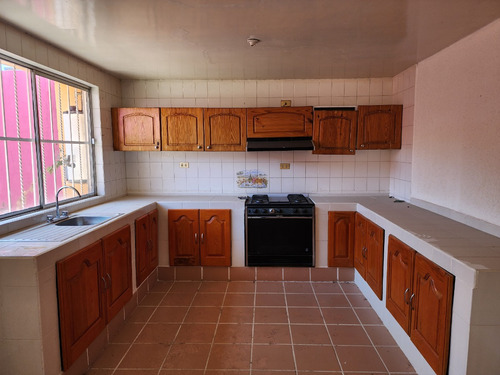 Venta De Casa En Irapuato, Fraccionamiento Españita