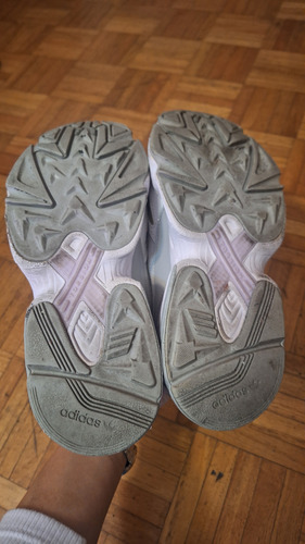 Zapatillas Adidas Falcón (Usado)