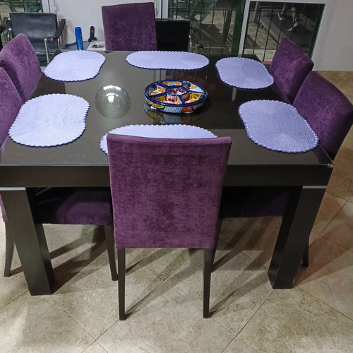 Juego De Mesa Laqueada Wengue Y 6 Sillas De Pana Lila Liso, Material Pana 1130/7610/50 (Usado)