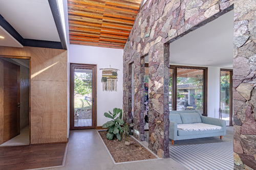 Parcela 5.075 Mt- Casa 203 Mt Construidos 4h 4b Quincho, Pis