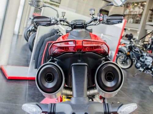Imagen 4 de 25 de Ducati Hypermotard 0km