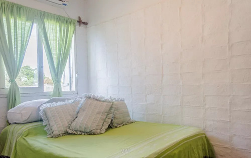 Casa En Venta De 2 Dormitorios C/ Cochera En Flor De Maroñas