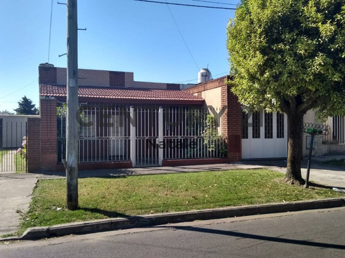 Casa En Venta En Los Hornos