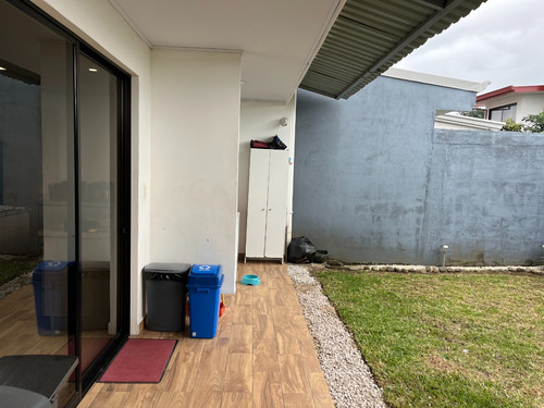 Vendo Casa En Condominio Hacienda El Coyol, Reciente Construcción Y Patio Muy Amplio