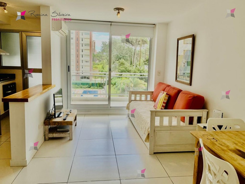 Departamento De 1 Dormitorio En Edificio Bellagio, Punta Del Este- Ref: 9659